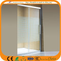 С одной стороны раздвижные стеклянные двери для ванной комнаты (АДЛ-8A3)